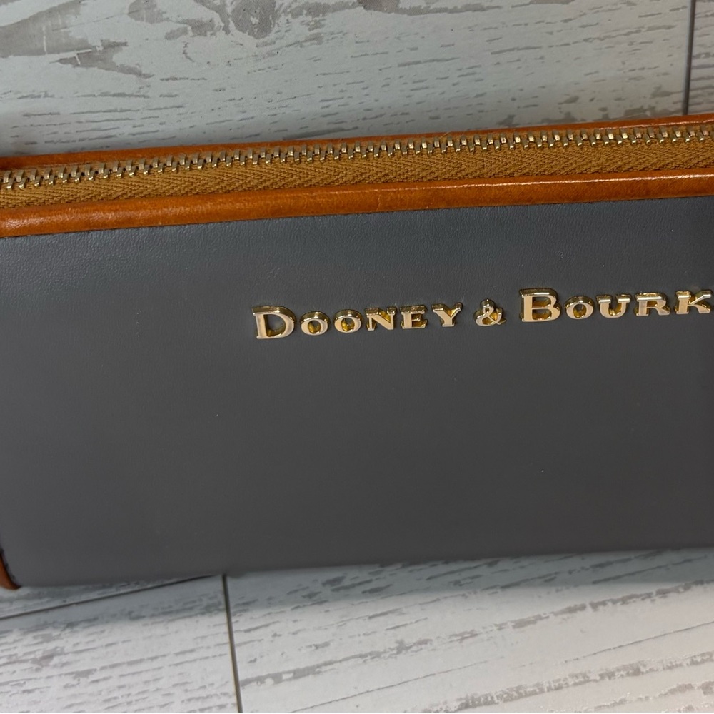 Dooney & Bourke Black and Tan women’s Wallet